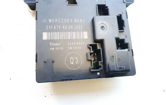 Mercedes-Benz E W211 Door control unit/module 2118704026