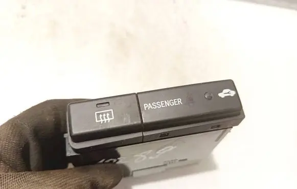 Toyota Avensis T250 Windscreen/window heater switch 8479005130