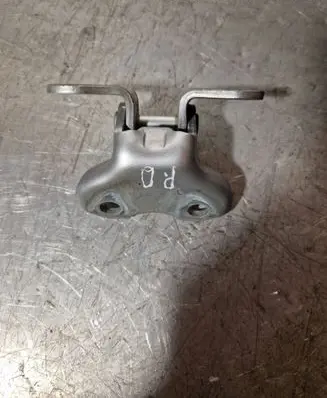 Toyota Camry VIII XV70 Front door lower hinge 