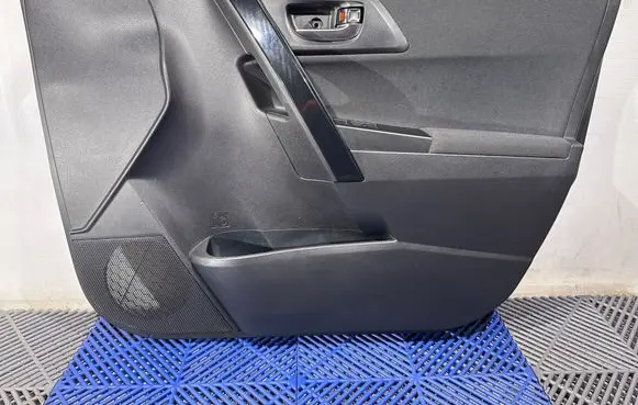 Toyota Auris E180 Front door card panel trim