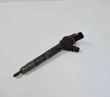 Skoda Octavia Mk3 (5E) Fuel injector 04L130277G