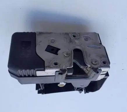 Opel Astra G Front door lock 24444016