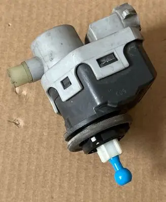 Nissan Almera Tino Headlight level adjustment motor 007878