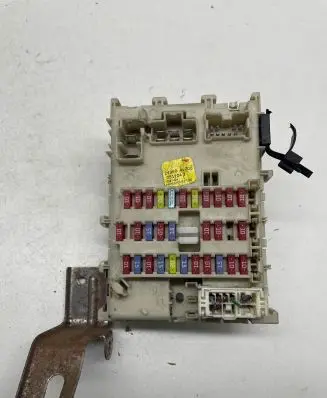 Nissan Primera Fuse box set 24350AV700 0512041 1424