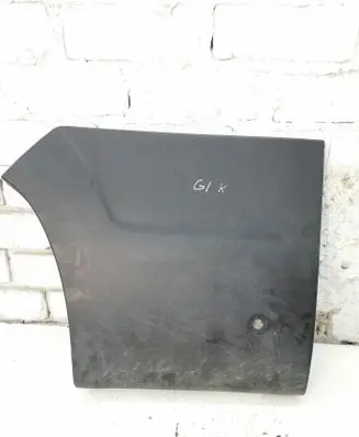 Rear fender molding trim