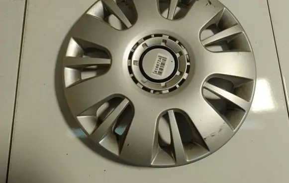 R15 wheel hub/cap/trim
