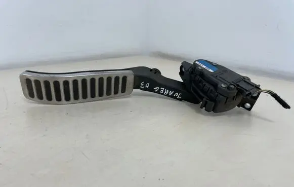 Volkswagen Touareg I Accelerator throttle pedal 7L6723507