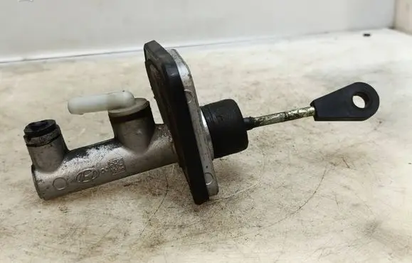 Hyundai Santa Fe Clutch master cylinder 