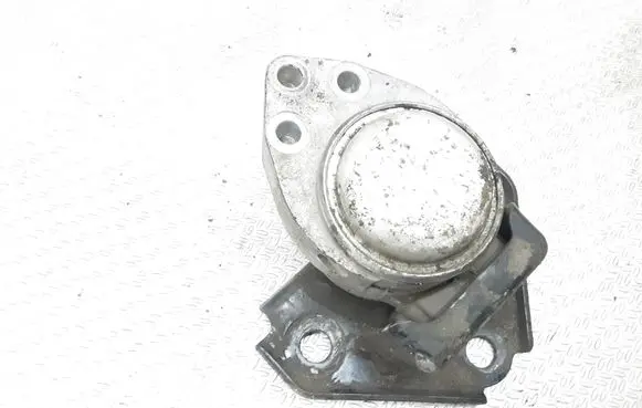 Mazda 2 Engine mount bracket