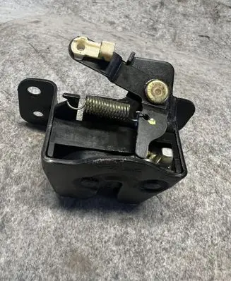 Hyundai Tucson JM Tailgate window lock/catch/latch 