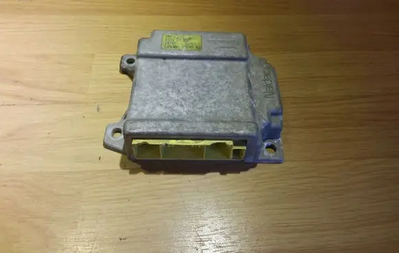 Mazda 323 F Airbag control unit/module B30E57K30 0K16C