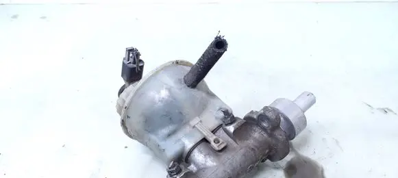 Volkswagen Golf III Master brake cylinder 311948