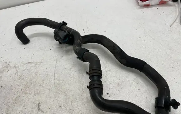 Engine coolant pipe/hose