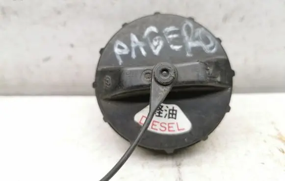 Mitsubishi Pajero Fuel tank filler cap 