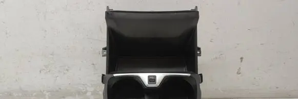BMW 1 F40 Cup holder front 6823329