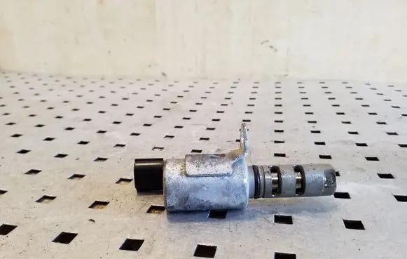 Ford Focus Camshaft vanos timing valve 4M5G6L713BE