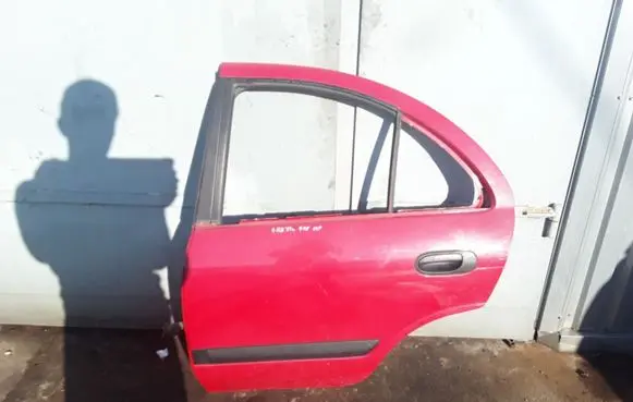 Nissan Almera N16 Rear door