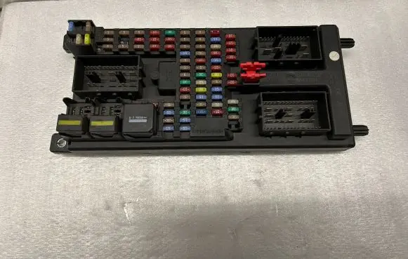 Land Rover Discovery 3 - LR3 Fuse module 519051304