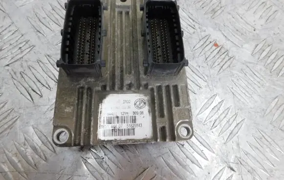 Fiat 500 Engine control unit/module ECU 51829843 6160144407 4011308160