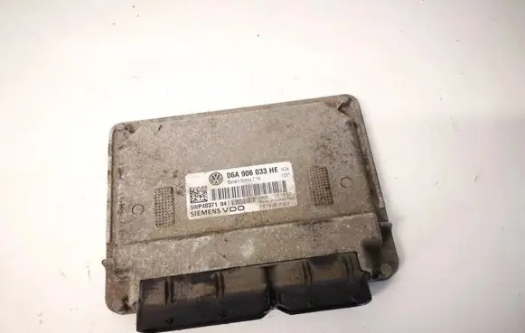 Seat Leon (1P) Engine control unit/module 06a906033he 5wp40371