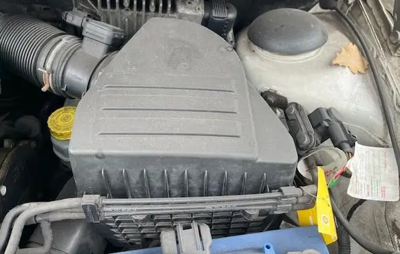 Skoda Fabia Mk2 (5J) Air filter box 