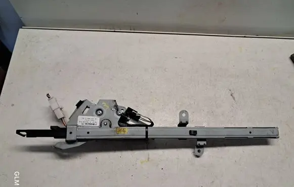 Mercedes-Benz CLK A209 C209 Seat belt height adjuster 2038600182
