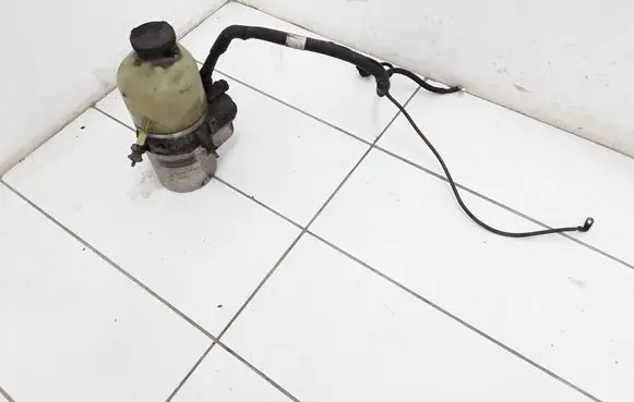 Opel Astra H Power steering pump