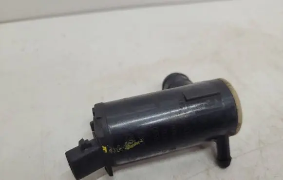 KIA Sportage Windscreen/windshield washer pump 985102S100