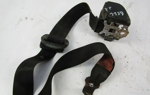 Volkswagen Golf III Set of seat belts 