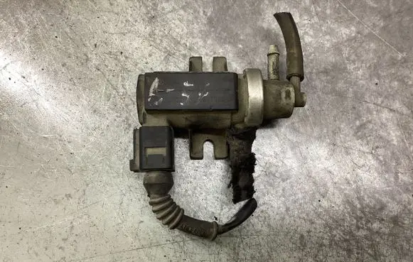 Volkswagen PASSAT B5.5 Turbo solenoid valve 72290325 01T323