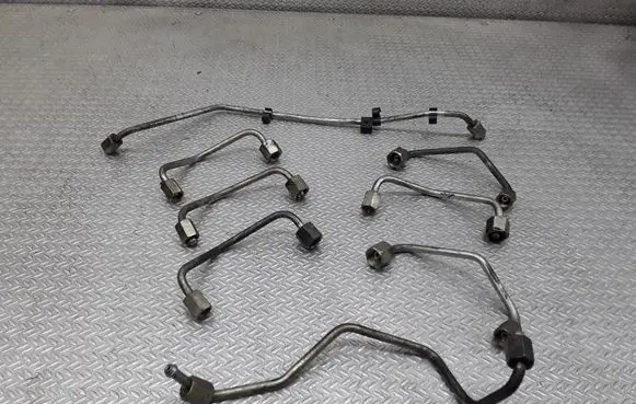 Volkswagen Phaeton Fuel injector supply line/pipe 