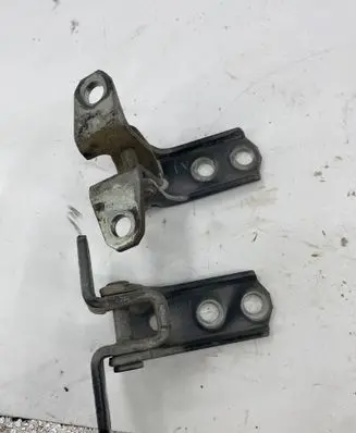 Mitsubishi L200 Front door hinge set