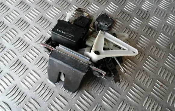 Volvo V70 Tailgate/trunk/boot lock/catch/latch 30753830 9187990