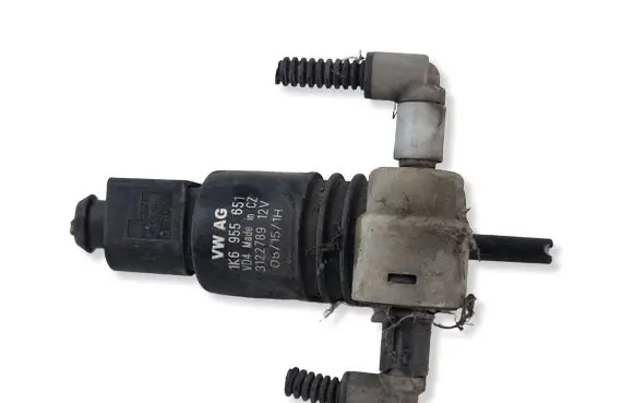 Skoda Octavia Mk3 (5E) Windscreen/windshield washer pump 1K6955651 8P0973722 3122789