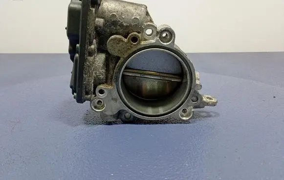 BMW M3 F80 Throttle body valve 8623324