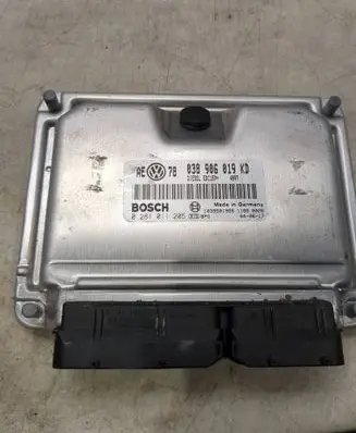 Volkswagen PASSAT B7 Engine control unit/module 038906019KD 1039S01966 0281011205