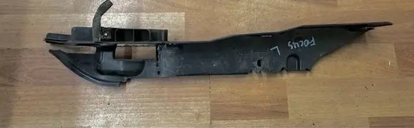 Ford Focus Bumper support mounting bracket corner 8M51A02477A D2L4A