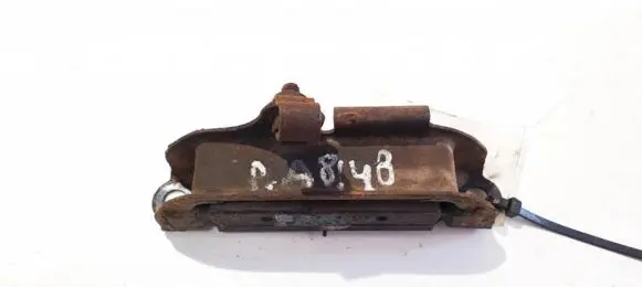 Honda FR-V Engine mount bracket