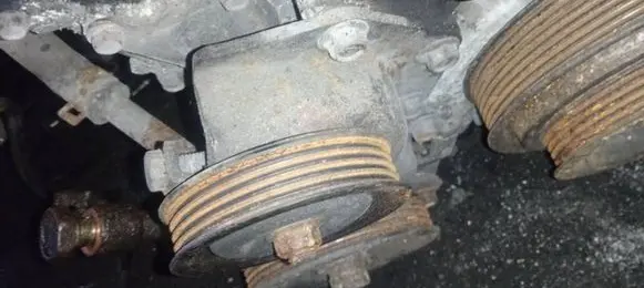 Nissan Pathfinder R51 Generator/alternator belt tensioner