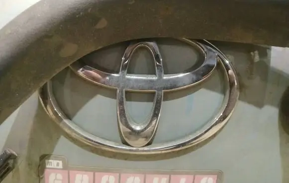 Toyota Yaris Manufacturer badge logo/emblem 