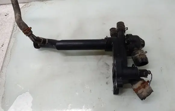 Skoda Fabia Mk1 (6Y) Thermostat/thermostat housing 03C121111B