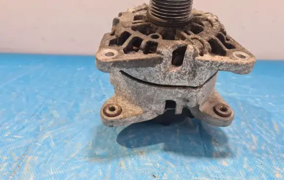 Renault Megane III Generator/alternator 2613543A