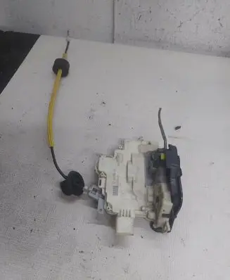 Audi A6 S6 C6 4F Rear door lock 4F0839015