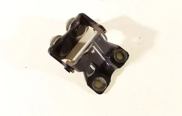Subaru Legacy Tailgate/trunk/boot hinge