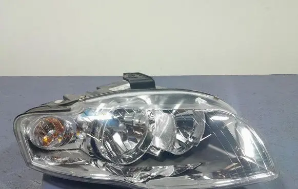 Audi A4 S4 B7 8E 8H Headlight/headlamp 