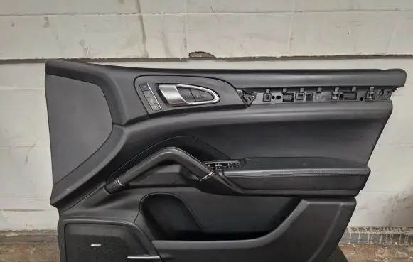 Porsche Cayenne (92A) Front door card panel trim