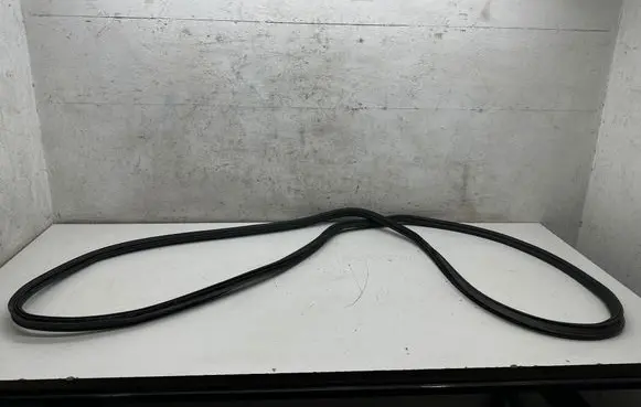 Porsche Macan (95B) Trunk rubber seal (body) 