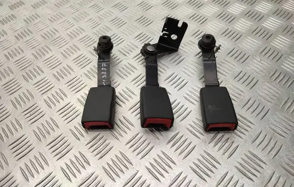 Ford Escape III Rear seatbelt buckle