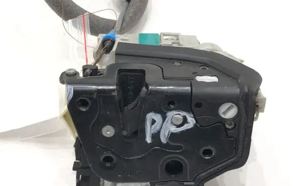Audi TT TTS RS Mk3 8S Front door lock 8X1837016C