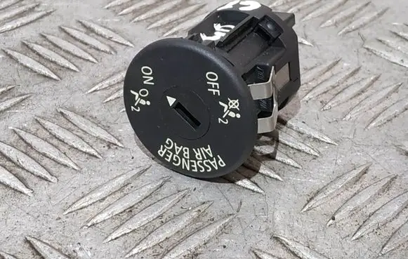 Passenger airbag on/off switch